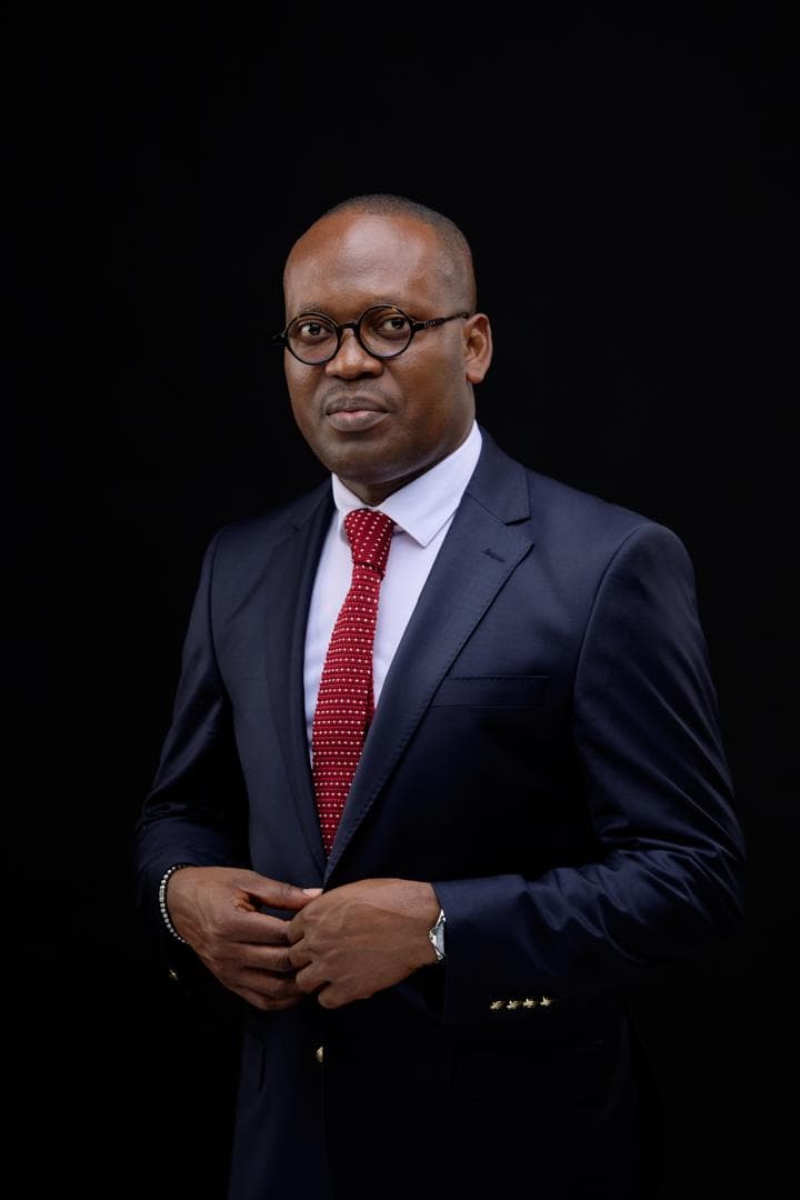 Portrait du Dr. Verlaine Issaka Dangnossi, fondateur et administrateur non exécutif